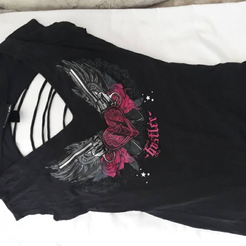 HUSTLER , black womens Large vneck tshirt